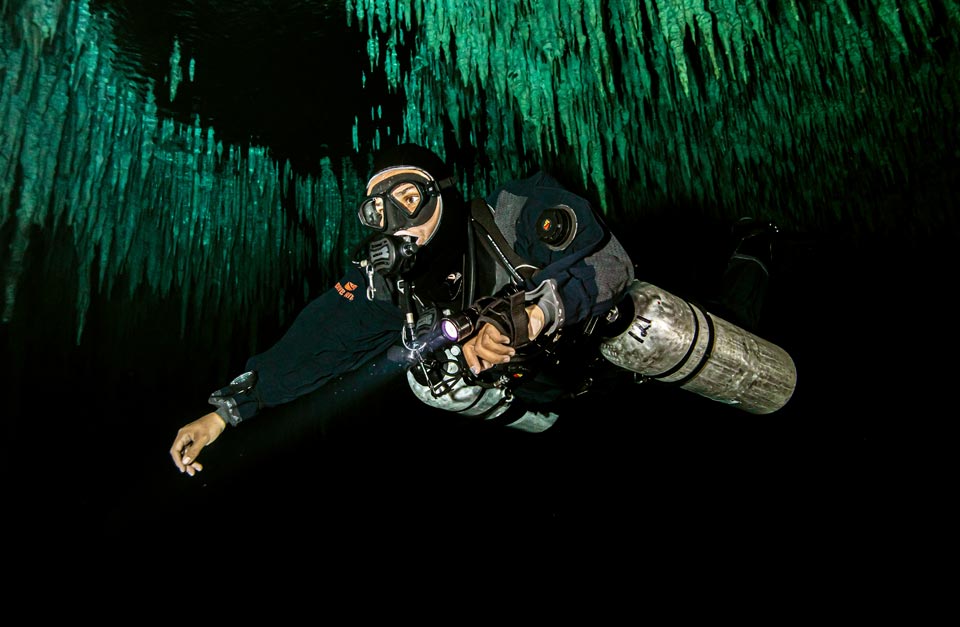 Cave diver diving a Cenote